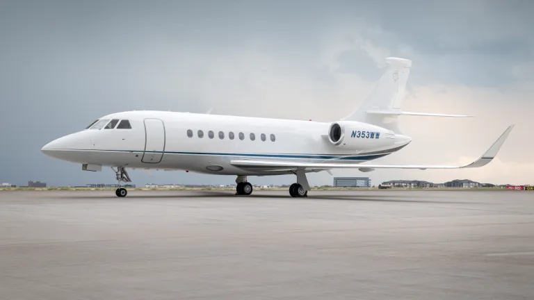 Falcon 2000LX SN 246 Hero