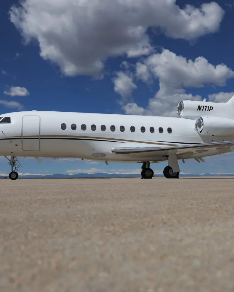 Exterior of Falcon 900B