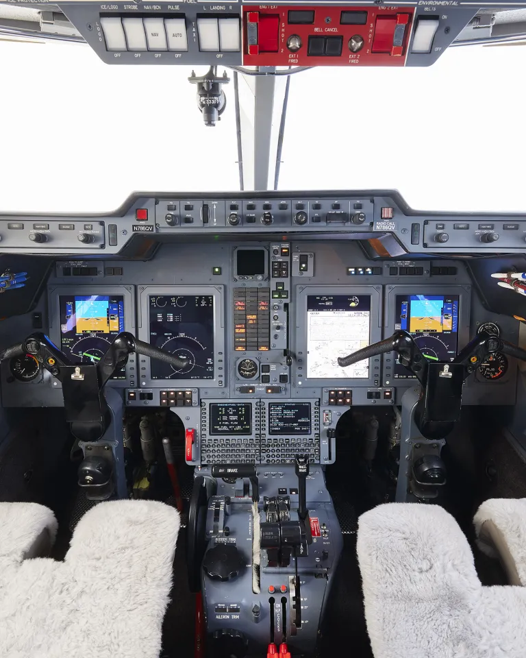 Cockpit of Hawker 900XP