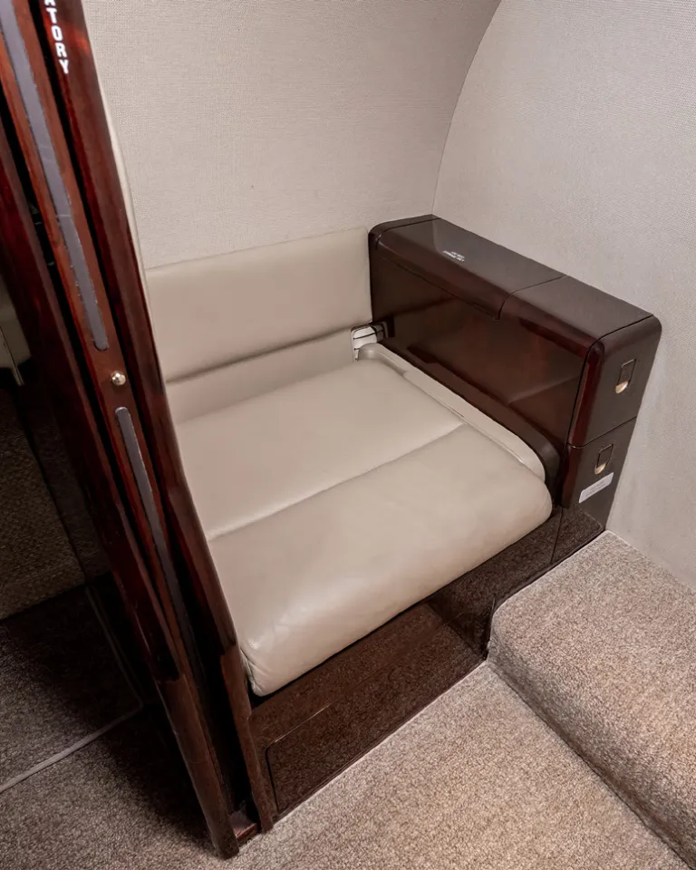 Citation Bravo N633PC 550-1085 Belted Lavatory