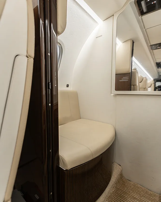 Lav Seat