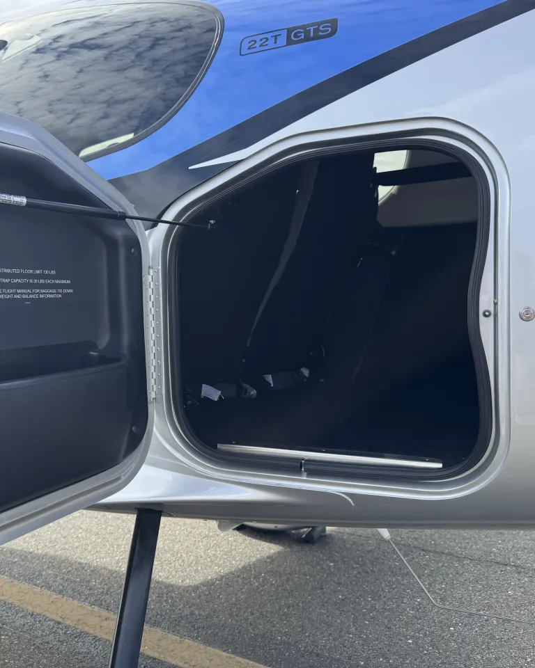 N132WW Baggage